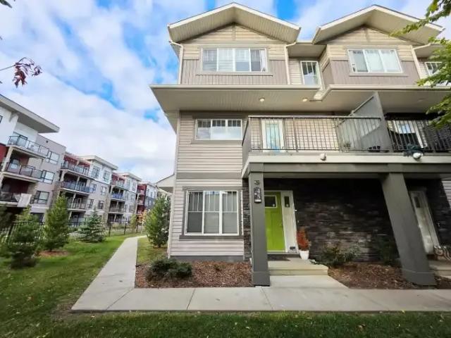 3 Bedroom Townhouse Edmonton AB 105923530