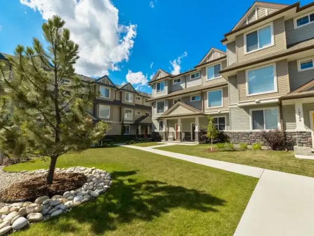 3 Bedroom Townhouse Edmonton AB 106148418