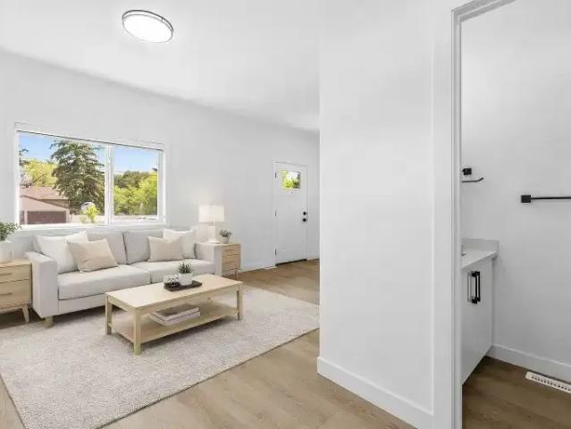 3 Bedroom Townhouse Edmonton AB 106134245