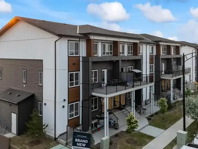3 Bedroom Townhouse Edmonton AB 95118914