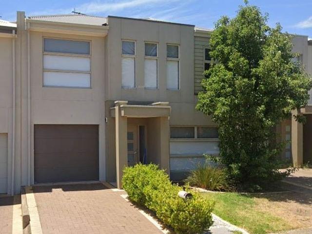 3 Bedroom Townhouse filled with lots of lights in a quiet street