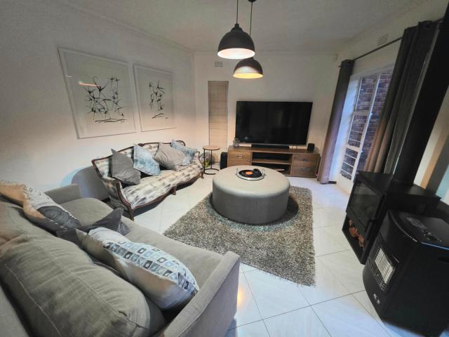 3 Bedroom Townhouse For Rent in Sandown, Sandton