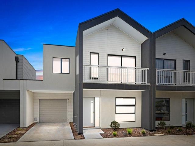3 BEDROOM TOWNHOUSE FOR RENT IN WYNDHAM VALE
