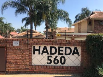 3 Bedroom Townhouse For Sale in Magalieskruin