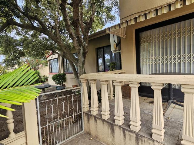 3 Bedroom Townhouse For Sale in Margate