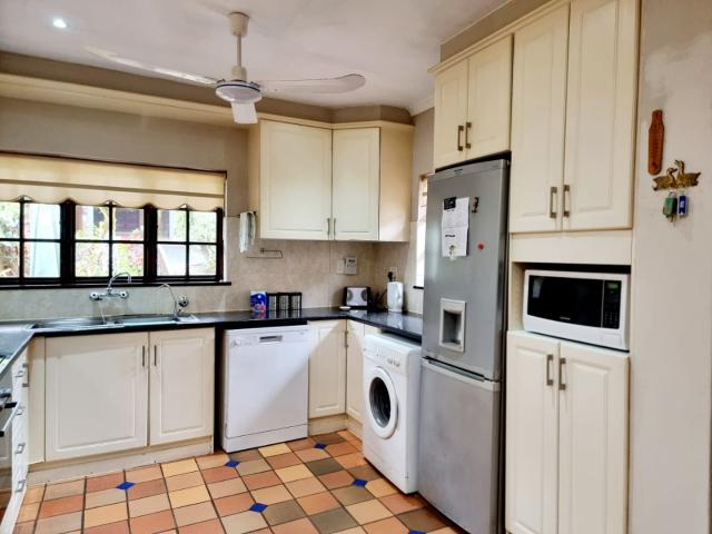 3 Bedroom Townhouse For Sale in Margate