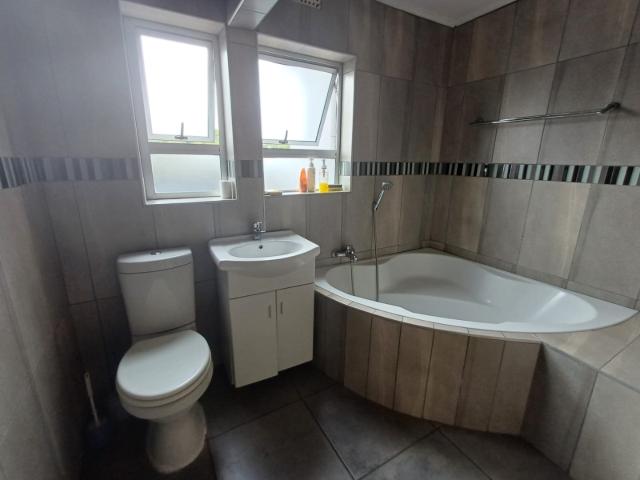 3 Bedroom Townhouse For Sale in Meer En See
