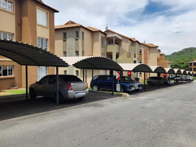 3 Bedroom Townhouse For Sale in Meredale