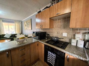 3 Bedroom Townhouse For Sale in Meredale