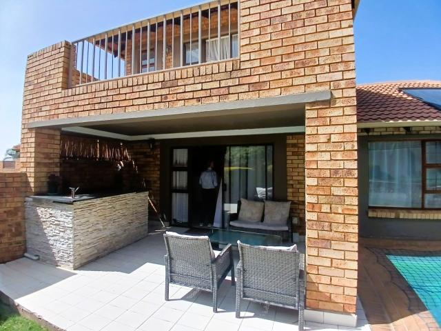 3 Bedroom Townhouse For Sale in Meyersdal