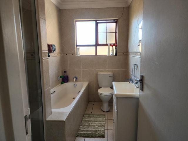 3 Bedroom Townhouse For Sale in Meyersdal