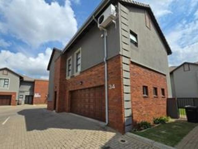 3 Bedroom Townhouse For Sale in Meyersdal