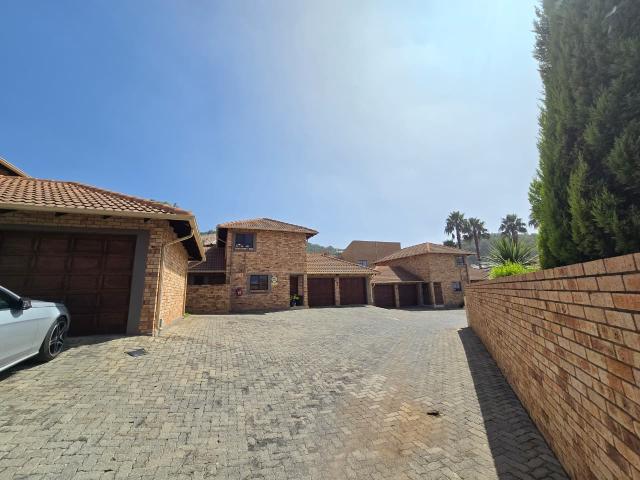 3 Bedroom Townhouse For Sale in Meyersdal