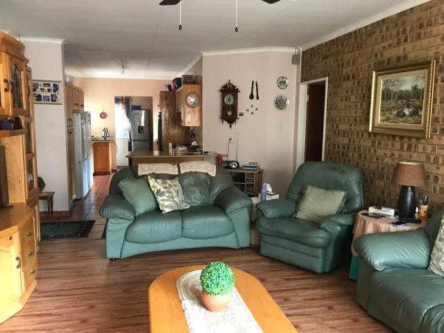 3 Bedroom Townhouse For Sale in Middelburg Central