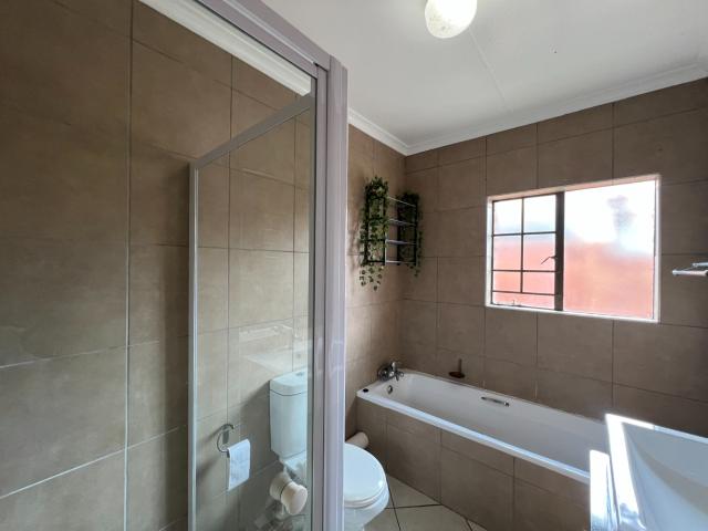 3 Bedroom Townhouse For Sale in Mooikloof Ridge