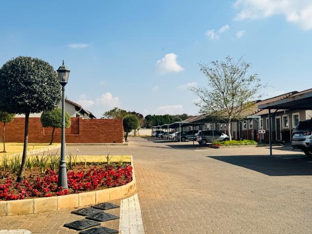 3 Bedroom Townhouse For Sale in Monavoni