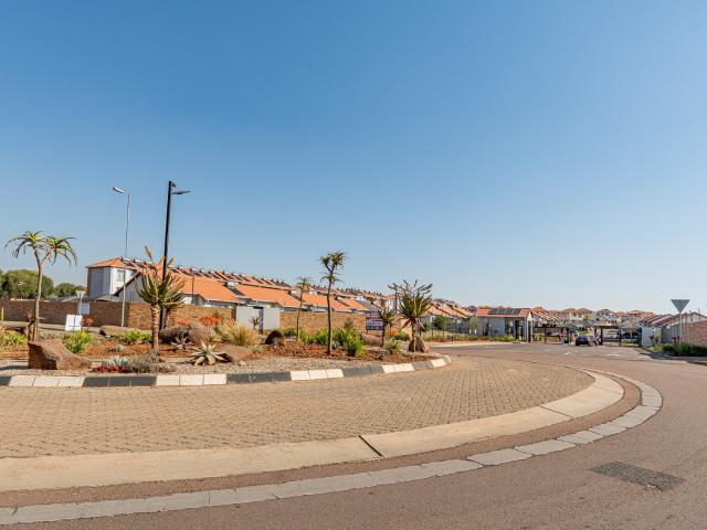 3 Bedroom Townhouse For Sale in Monavoni