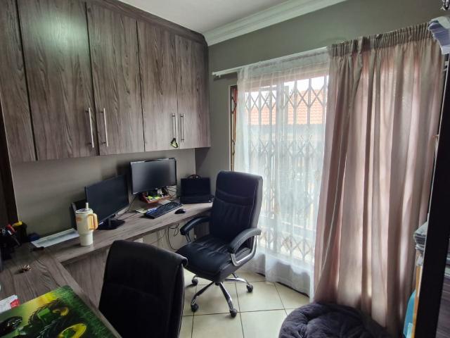 3 Bedroom Townhouse For Sale in Monavoni
