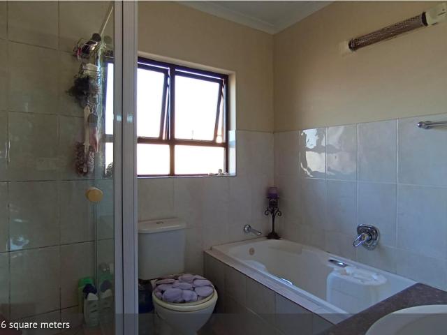 3 Bedroom Townhouse For Sale in Mondeor
