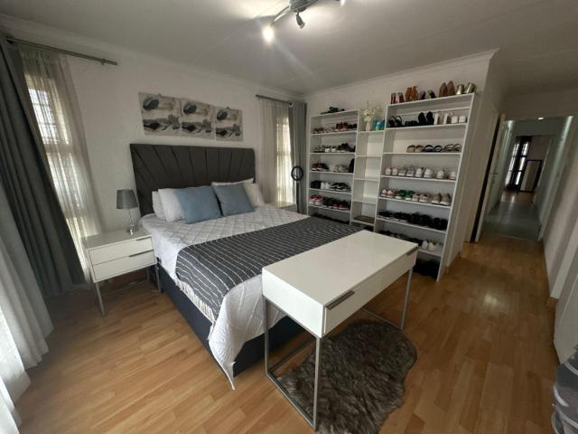 3 Bedroom Townhouse For Sale in Mondeor