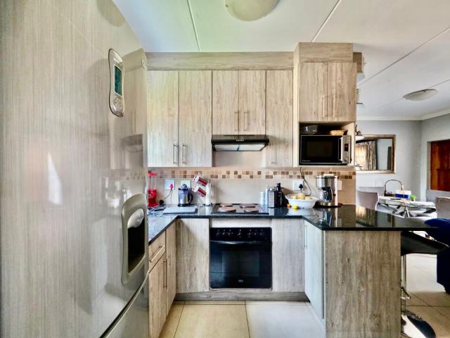 3 Bedroom Townhouse For Sale in Montana