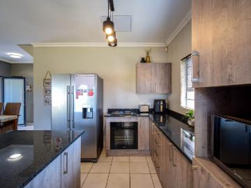 3 Bedroom Townhouse For Sale in Montana