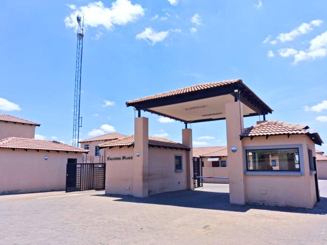 3 Bedroom Townhouse For Sale in Montana