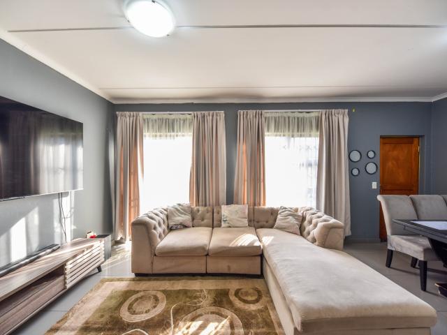 3 Bedroom Townhouse For Sale in Montana