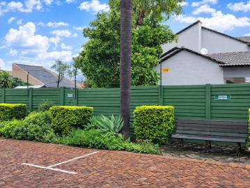 3 Bedroom Townhouse For Sale in Montana Park