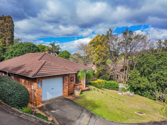 3 Bedroom Townhouse For Sale in Montrose