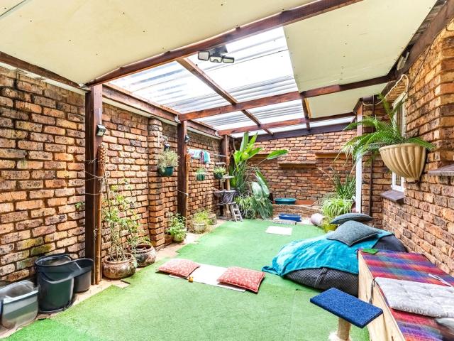 3 Bedroom Townhouse For Sale in Monument Park