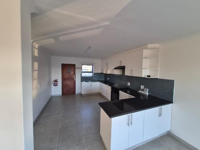 3 Bedroom Townhouse For Sale in Mossel Bay Central