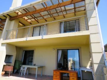 3 Bedroom Townhouse For Sale in Mossel Bay Central