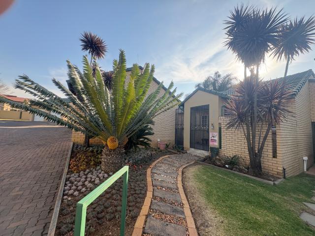 3 Bedroom Townhouse For Sale in Moreleta Park