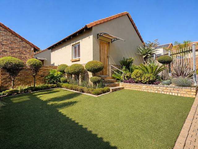 3 Bedroom Townhouse For Sale in Moreleta Park