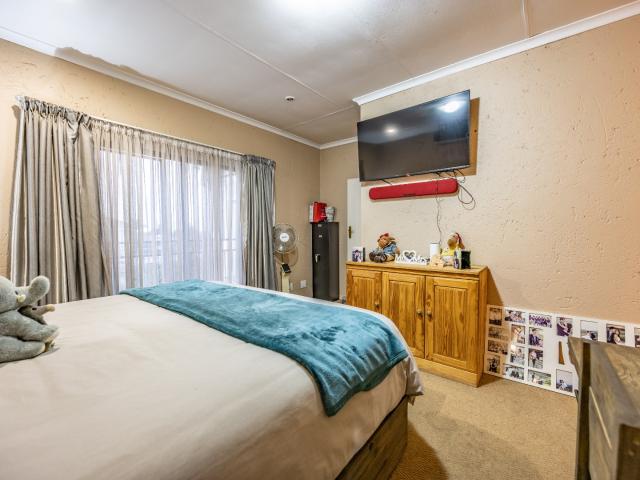 3 Bedroom Townhouse For Sale in Moreleta Park