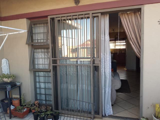 3 Bedroom Townhouse For Sale in New Market Park