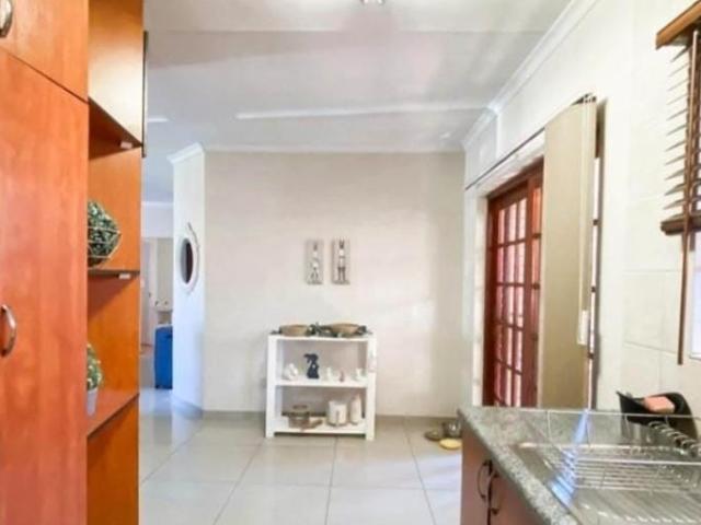 3 Bedroom Townhouse For Sale in New Market Park