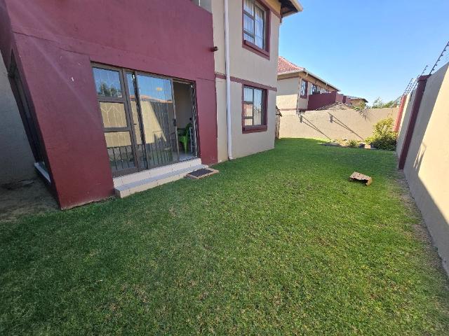 3 Bedroom Townhouse For Sale in New Market Park