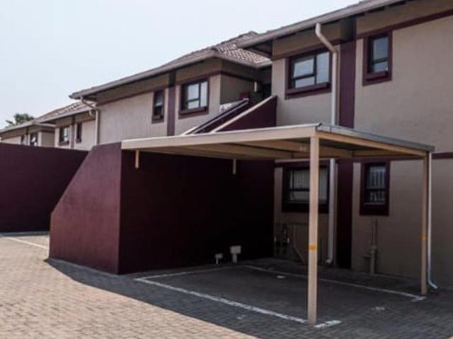 3 Bedroom Townhouse For Sale in New Market Park