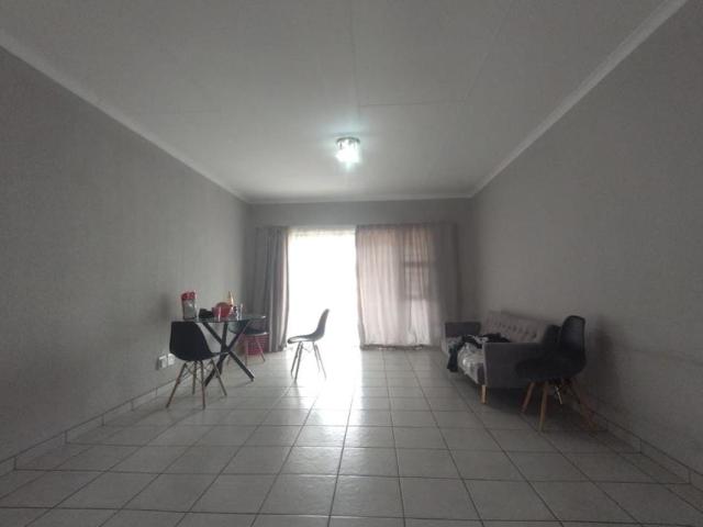 3 Bedroom Townhouse For Sale in New Market Park