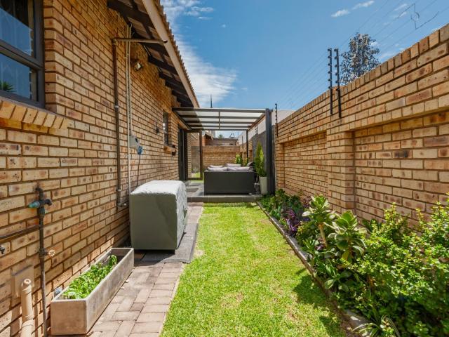 3 Bedroom Townhouse For Sale in New Redruth
