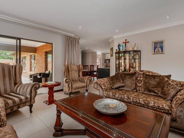 3 Bedroom Townhouse For Sale in New Redruth