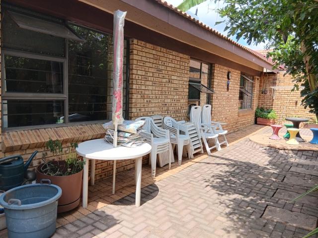 3 Bedroom Townhouse For Sale in New Redruth