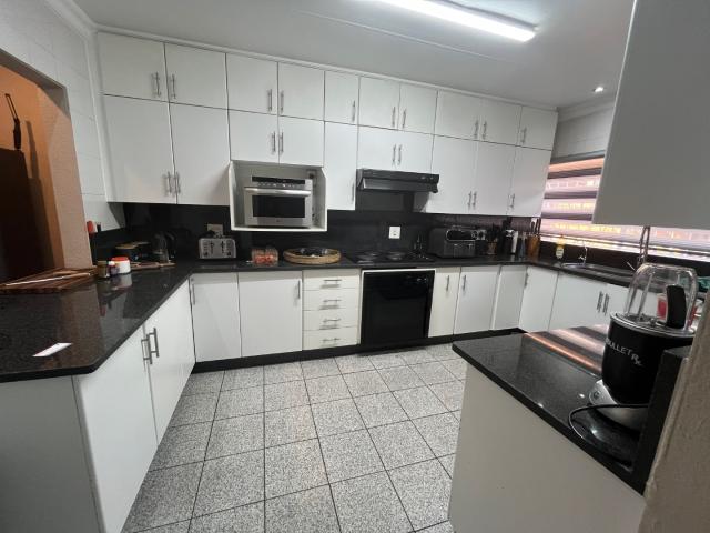 3 Bedroom Townhouse For Sale in New Redruth