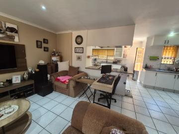 Townhouse for sale in Katlehong