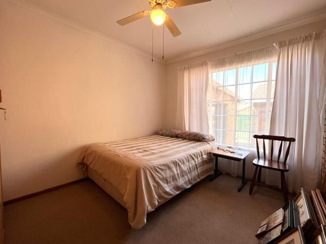 3 Bedroom Townhouse For Sale in Noordheuwel