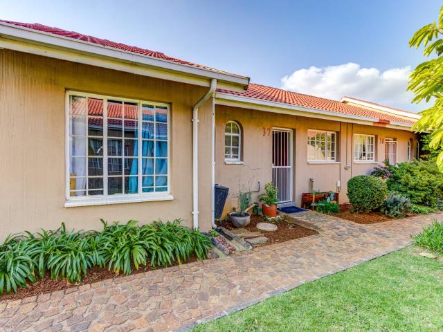 3 Bedroom Townhouse For Sale in Norkem Park