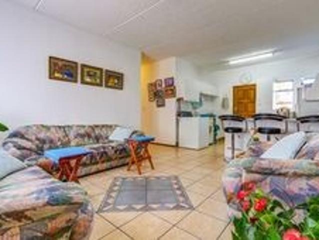 3 Bedroom Townhouse For Sale in Norkem Park