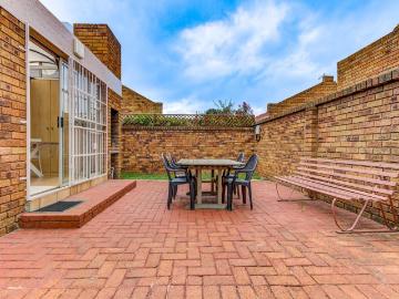 3 Bedroom Townhouse For Sale in Norton Park